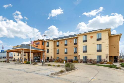 Comfort Inn Suites Cedar Rapids North Collins Road | Cedar Rapids