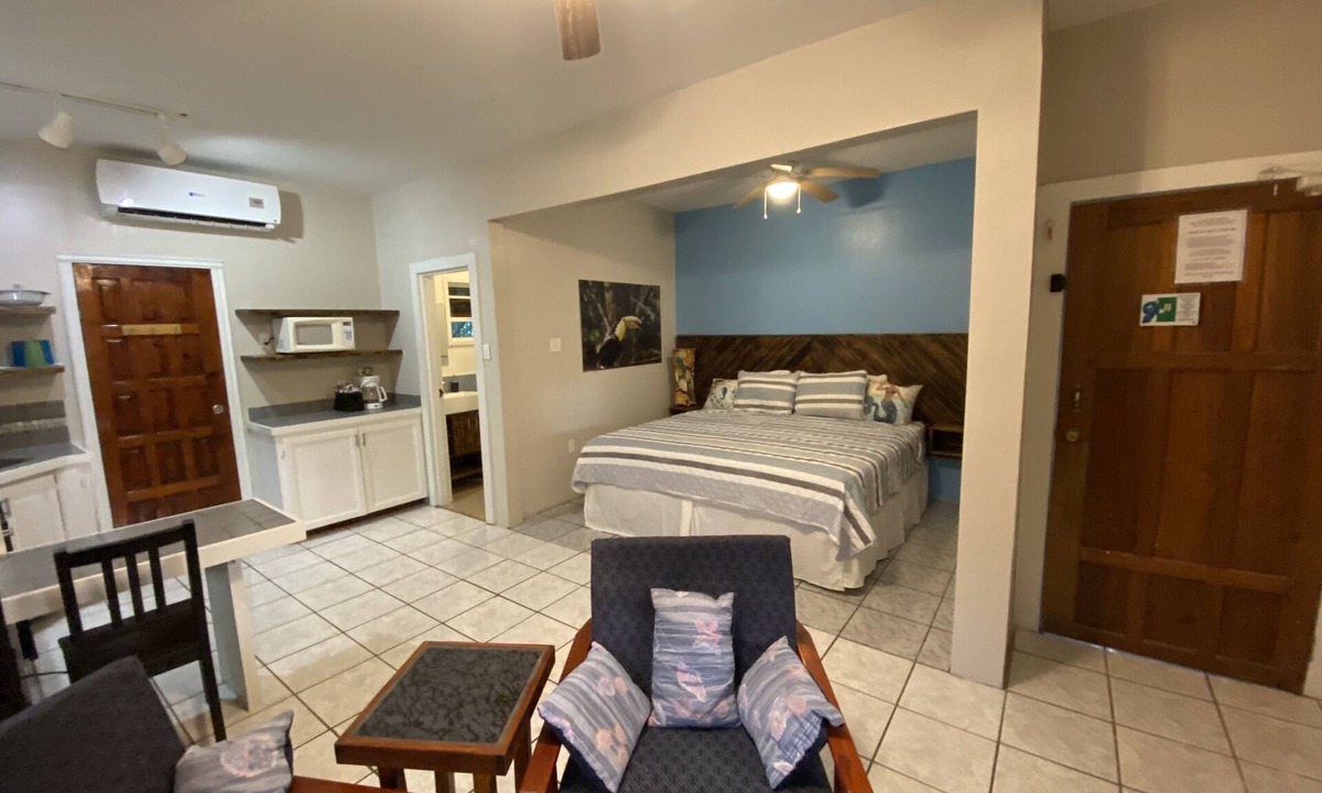 Mariposa Lodge West | Antoneys Cay