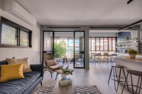 Yohanan Hasandlar | Tel Aviv City Center