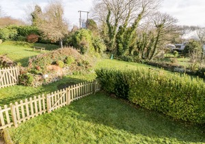 1 ROSE COTTAGES, country holiday cottage, with a garden in Polperro