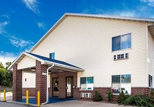 1-Star Hotel ∙ Rodeway Inn Cedar Rapids