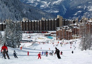100m from ski slopes, 6th floor, swimming pool, balcony, tv, ski locker, 28m², La Plagne