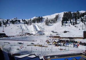 100m from ski slopes, 3rd floor, swimming pool, balcony, tv, 22m², La Plagne