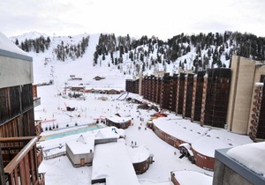 100m from ski slopes, 9th floor, view ski slopes, swimming pool, balcony, tv, ski locker, 35m²