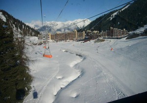 100m from ski slopes, 5th floor, swimming pool, balcony, tv, ski locker, 28m², La Plagne