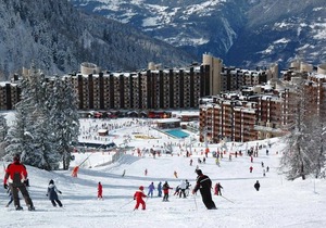 100m from ski slopes, 5th floor, swimming pool, balcony, tv, ski locker, 28m², La Plagne