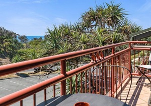16 Point Lookout Beach Resort