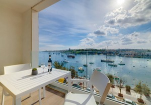 180 m² Apartment ∙ 3 bedrooms ∙ 6 guests