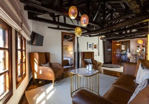1822 Makrinitsa Suites