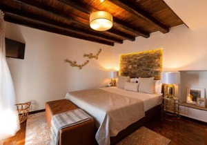 1822 Makrinitsa Suites