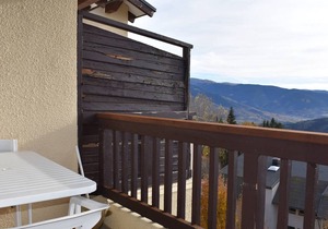 2-room cabin, south balcony, parking, near town center in Font-Romeu