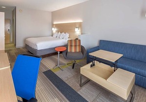 2-Star Hotel ∙ Holiday Inn Express Cedar Rapids - Collins Road, an IHG Hotel
