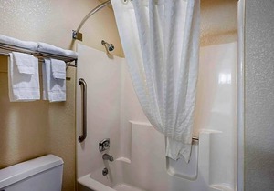 2-Star Hotel ∙ Quality Inn Cedar Rapids South
