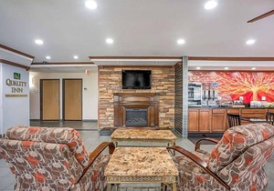 2-Star Hotel ∙ Quality Inn Cedar Rapids South