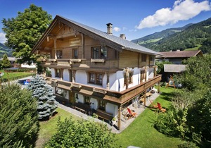 200 m² Accommodation ∙ 5 bedrooms ∙ 8 guests