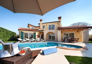250 m² Villa ∙ 3 bedrooms ∙ 8 guests