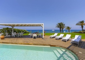 250 m² Villa ∙ 4 bedrooms ∙ 8 guests