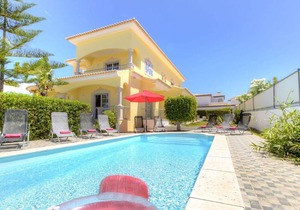 250 m² Villa ∙ 6 bedrooms ∙ 12 guests