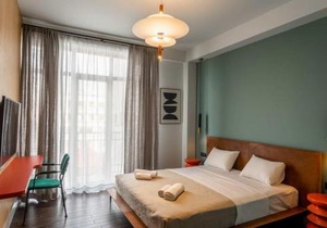 2BR apartment with a small balcony in Sololaki