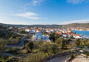 3 - Modern apartment with garden 80m from beach