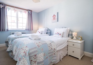3 Ogilvie Lodge - sleeps 4 guests in 2 bedrooms