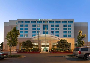 3-Star Hotel ∙ Embassy Suites by Hilton Portland Airport