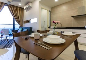 3BR D'Pristine Suite, Stunning Views & Near LEGOLAND