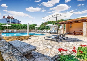4 bedroom accommodation in Brnobici