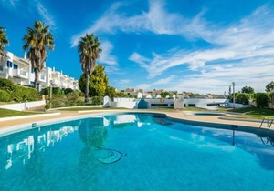 600m from the beach Apartment in a closed condominium between Oura and Albufeira