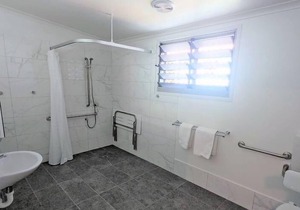 Accessible Villa 1 BR - Fully self-contained, wheelchair friendly, 1 Queen, 1 Sofa, 1 Trundle