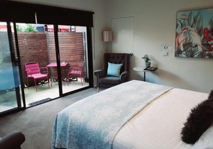 Adelphi Apartment 2- Poolside or Apartment 2A- King Studio