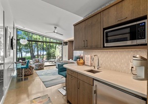 Adults-only escape on CCL with hot tub, hammocks, and peaceful lake views!