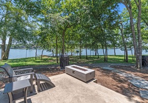 Adults-only escape on CCL with hot tub, hammocks, and peaceful lake views!