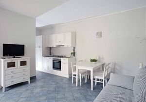 Apartment with terrace. Shared pool. 150 metres from beach