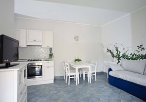 Apartment with terrace. Shared pool. 150 metres from beach