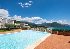 Apartment with terrace. Shared pool. 150 metres from beach