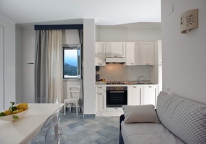 Apartment with terrace. Shared pool. 150 metres from beach