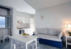 Apartment with terrace. Shared pool. 150 metres from beach