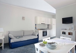 Apartment with terrace. Shared pool. 150 metres from beach