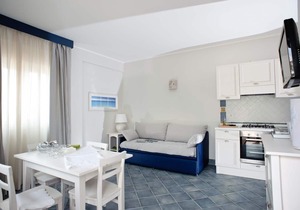 Apartment with terrace. Shared pool. 150 metres from beach