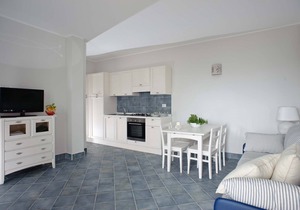 Apartment with terrace. Shared pool. 150 metres from beach