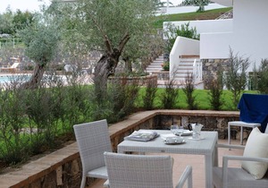 Apartment with terrace. Shared pool. 150 metres from beach