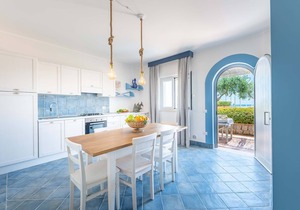 Apartment with terrace. Shared pool. 150 metres from beach