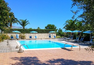Appartamento con piscina vicino al mare