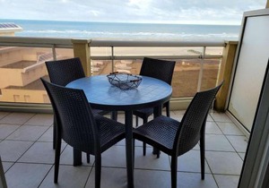 Appartement 3ème étage face mer avec balcon, ascenseur et parking privatif - FR-1-672-1