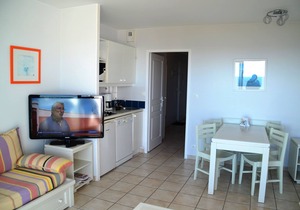 -APPT A 104 - Apt Sea front two heated pools family residence