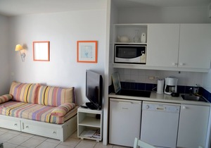 -APPT A 104 - Apt Sea front two heated pools family residence