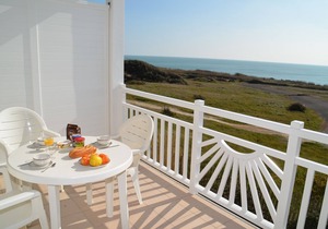 -APPT A 104 - Apt Sea front two heated pools family residence
