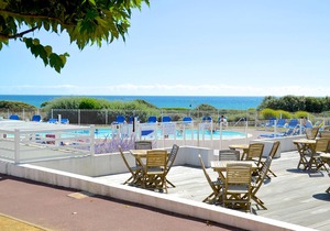 APPT C107 - Apt Waterfront, 2 heated pools, family residence