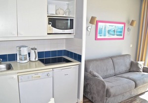 - Apt Waterfront A101-two heated pools secure family residence